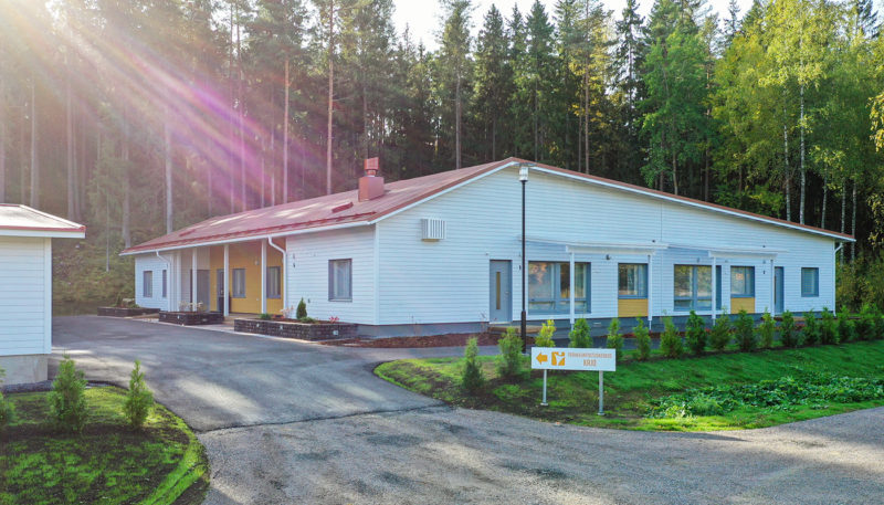 Teijo-Talojen rakentama Merikratoksen perhekuntoutuskeskus Kajo ulkoa. Kuva: Teijo-Talot 2021