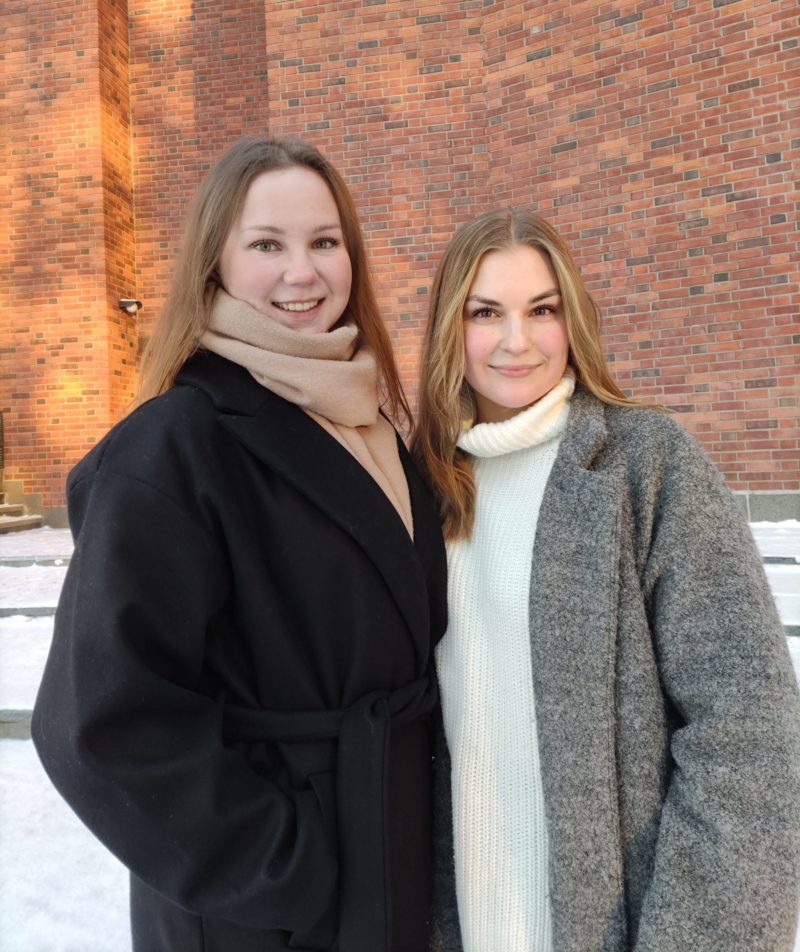 Kasvatustieteen opiskelijat Kamilla Komulainen ja Jenni Latva-aho Jyväskylän yliopistosta